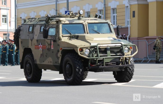 Фоторепортаж: парад в честь 80-й годовщины Победы прошел в Нижнем Новгороде - фото 35
