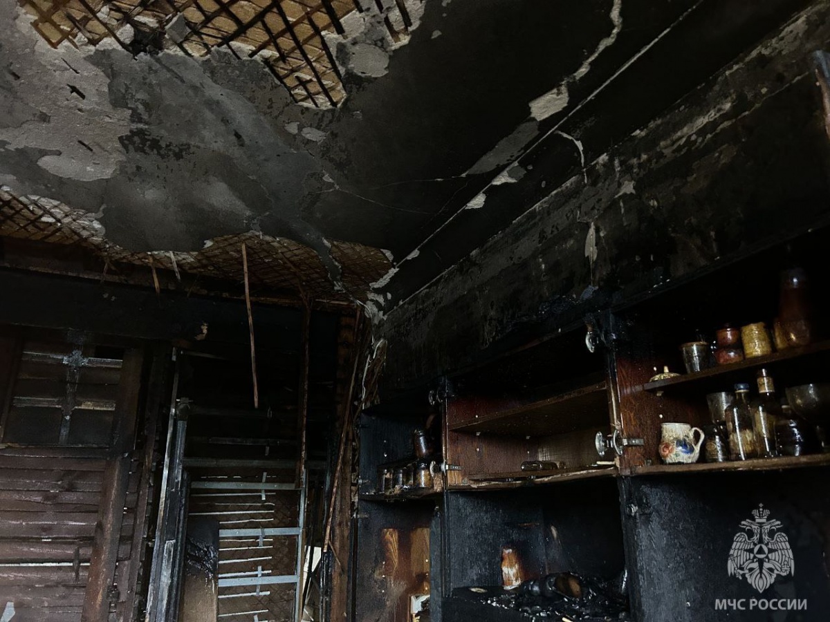 Мужчина пострадал при пожаре в многоэтажном доме в Балахне - фото 1