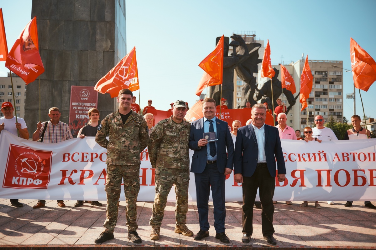 Депутаты КПРФ Егоров и Чернигин удостоились наград ЛНР - фото 2