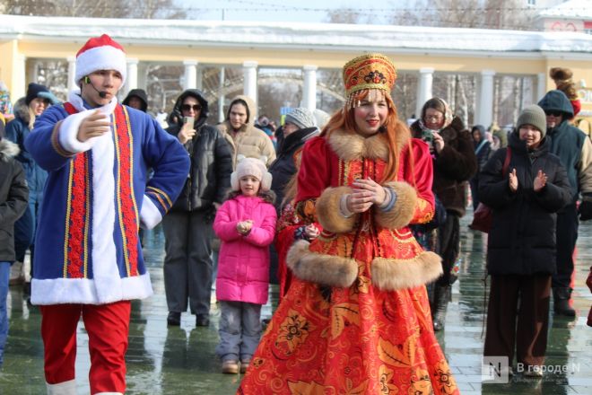 С блинами и в сугробах: как прошла Масленица в Нижнем Новгороде — фоторепортаж - фото 129