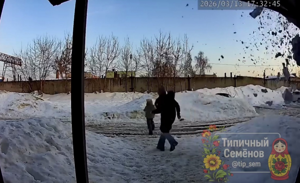 Уголовное дело возбуждено после схода снега с крыши дома в Семенове - фото 1