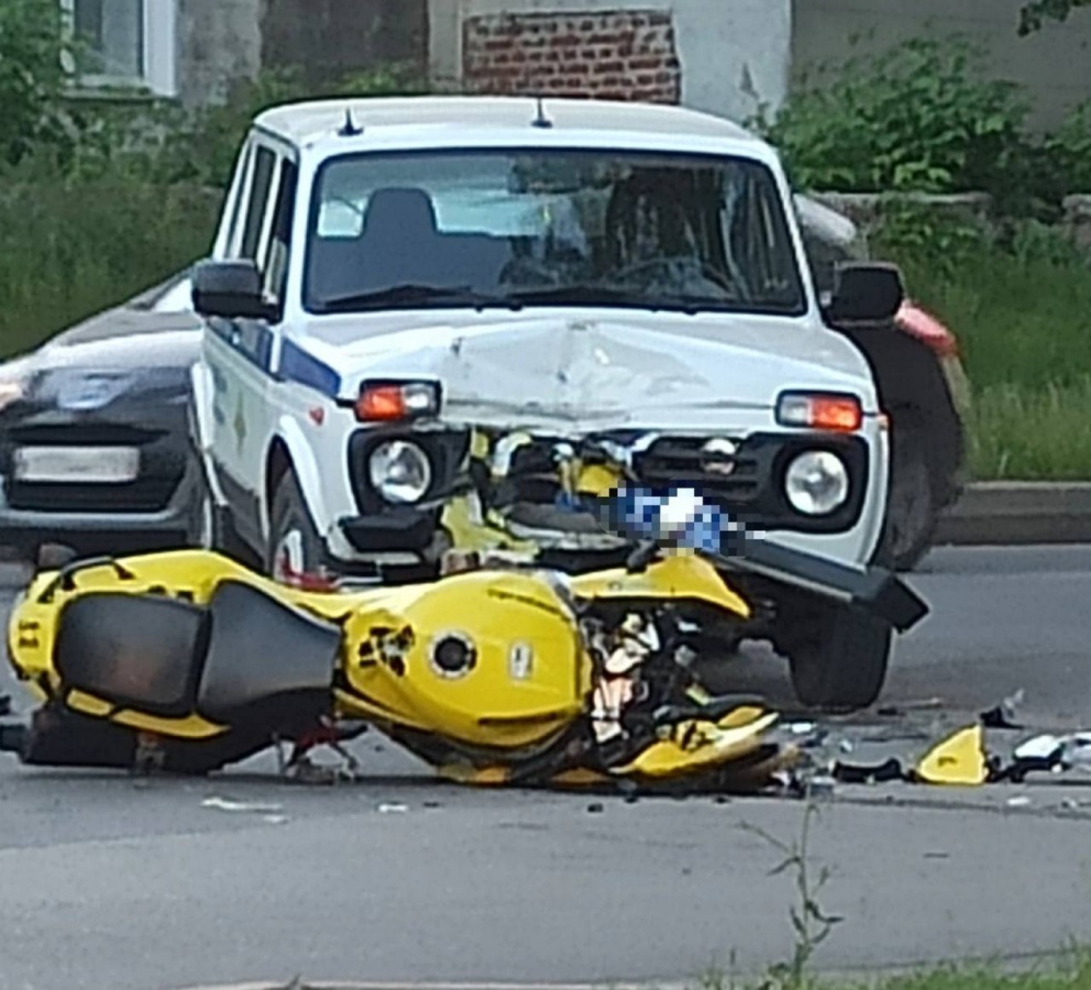 Мотоциклист попал в больницу после ДТП с полицейским авто в Кулебаках
