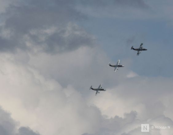 Фоторепортаж: парад в честь 80-й годовщины Победы прошел в Нижнем Новгороде - фото 134