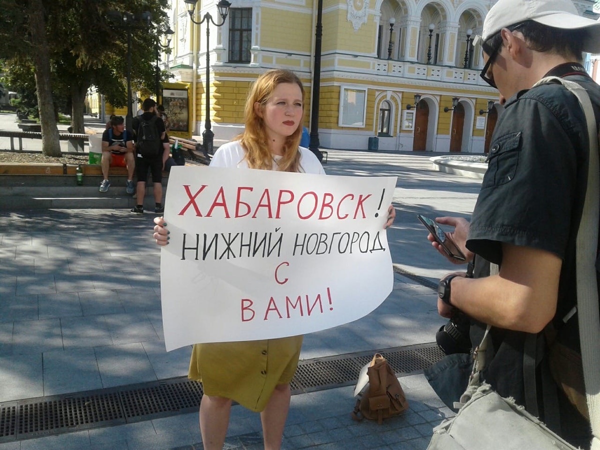 Нижегородка поддержала одиночным пикетом губернатора Хабаровского края - фото 1