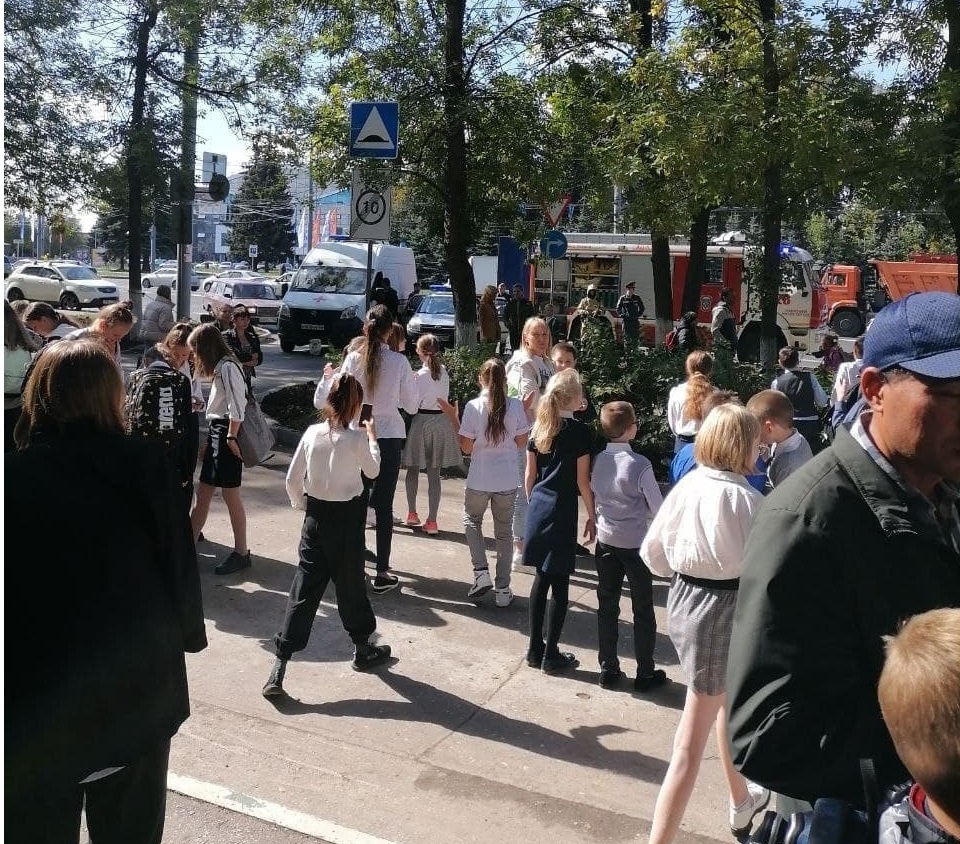 Детей эвакуировали из 44 школ Нижнего Новгорода 2 сентября - фото 1