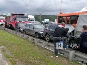 Восемь автомобилей столкнулись на съезде с Мызинского моста в Нижнем Новгороде