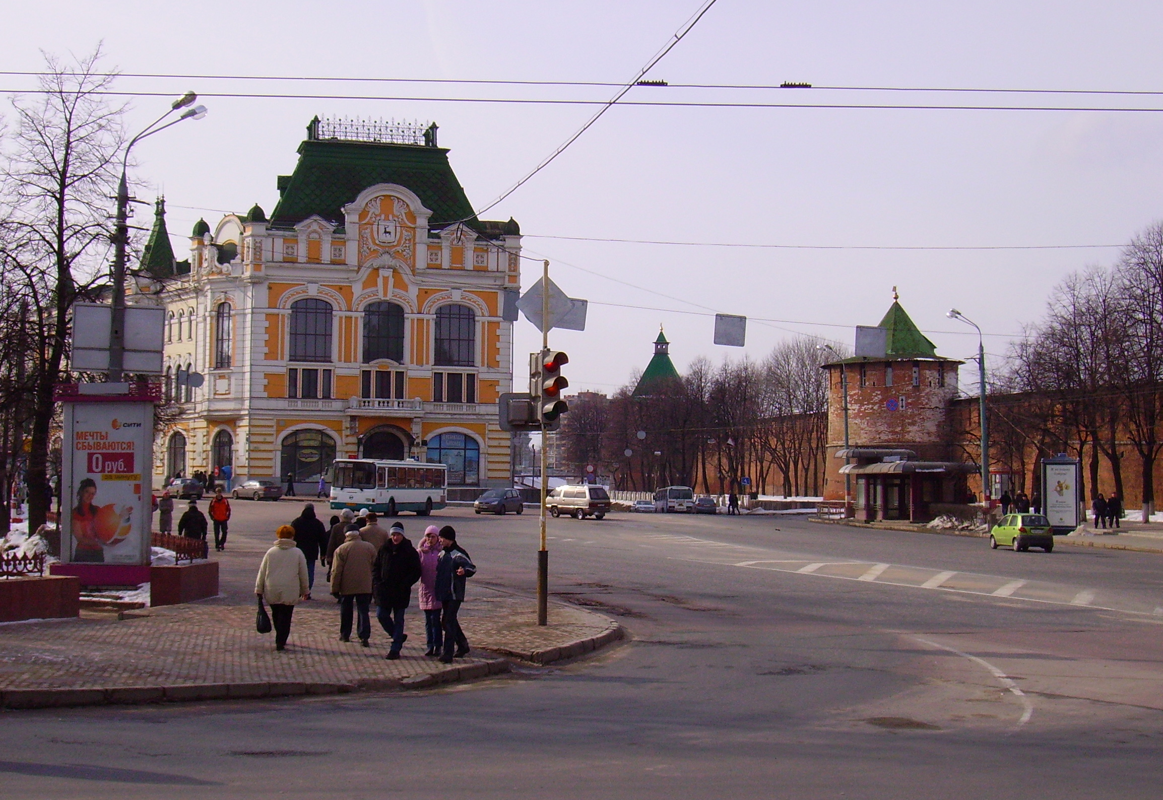 Нижегородские услуги. Нижний Новгород 2001 год. Нижний Новгород центр. Гостиница на площади Минина. Нижний Новгород 2008.