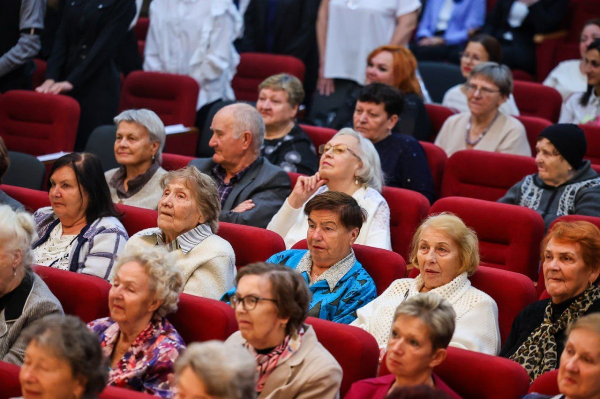 В дзержинском Дворце детского творчества прошло чествование педагогов - фото 1