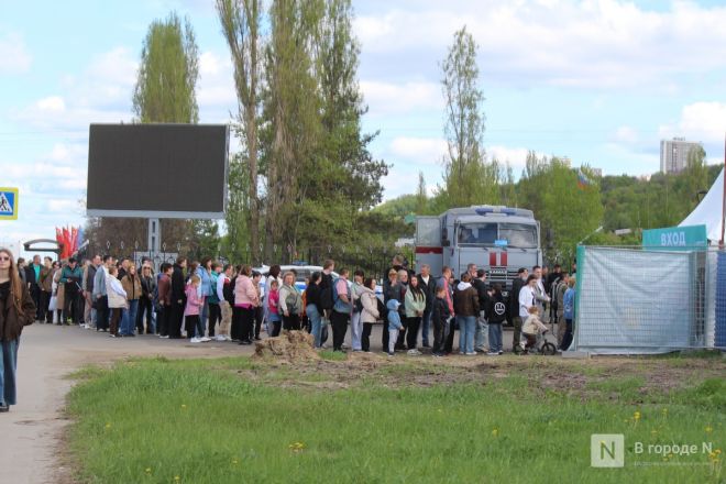 Без парада и салюта: как прошел День Победы в Нижнем Новгороде — фоторепортаж - фото 46