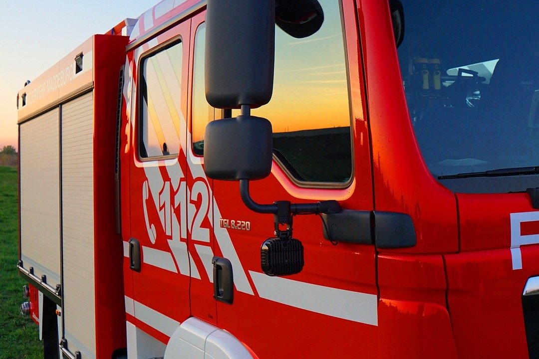 Пять человек спасли пожарные из горящей шестиэтажки в Дзержинске - фото 1