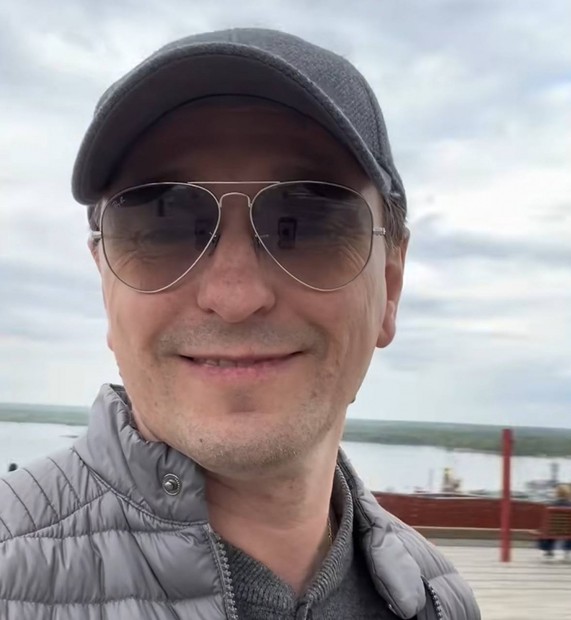 Актер Сергей Безруков прогулялся по паркам Нижнего Новгорода - фото 1