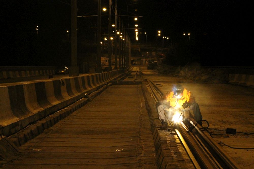 Молитовский мост ремонтируют круглосуточно (Фото) - фото 4