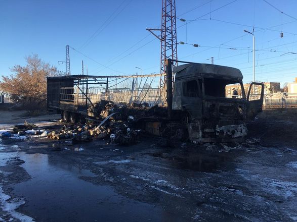 Фура вспыхнула в Дзержинске: водитель госпитализирован - фото 2