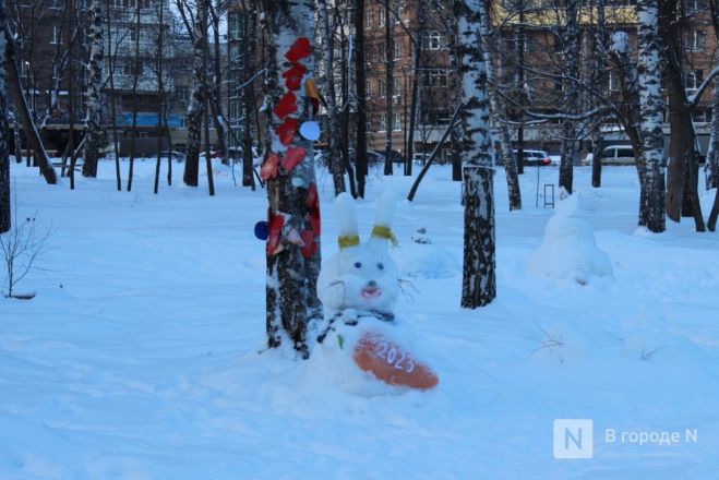Чебурашка, Крош и кролики: скульптуры из снега украсили парк Пушкина - фото 11