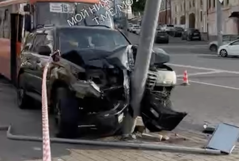 Пять человек пострадали в жестком ДТП с автобусом на Зеленском съезде - фото 1