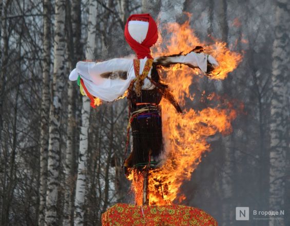 С блинами и в сугробах: как прошла Масленица в Нижнем Новгороде — фоторепортаж - фото 85