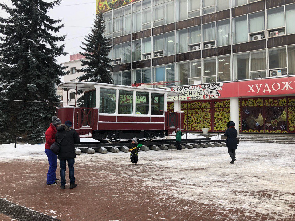 На Большой Покровской установили трамвайный вагон XIX века (ФОТО) - фото 1