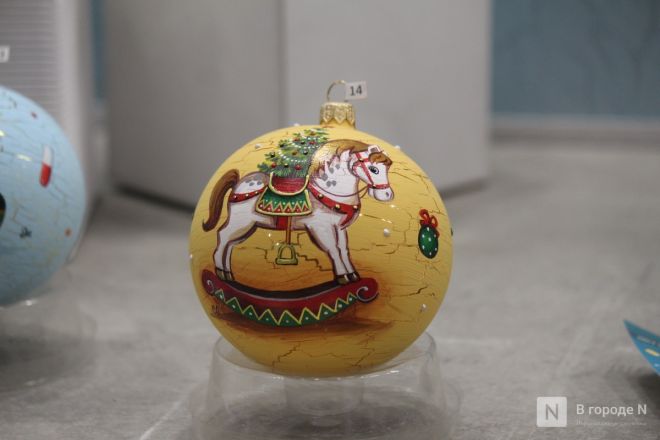 Волшебство из стекла: фоторепортаж с фабрики елочных игрушек в Нижнем Новгороде - фото 158