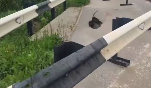 Жители села в Павловском округе боятся разрушения единственного моста - фото 1