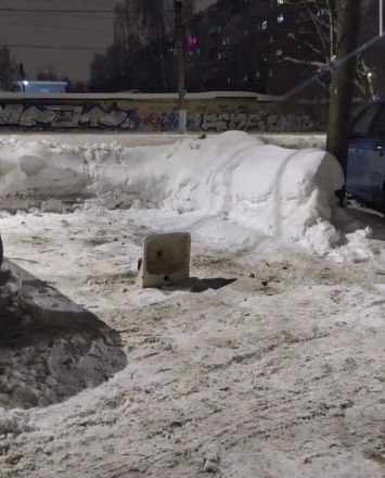 Соцсети: нижегородцы занимают парковочные места с помощью мебели - фото 1