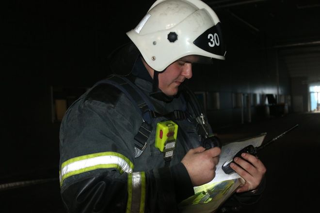Вызванный взрывом пожар на стадионе &laquo;Нижний Новгород&raquo; учились обезвреживать сотрудники МЧС - фото 9