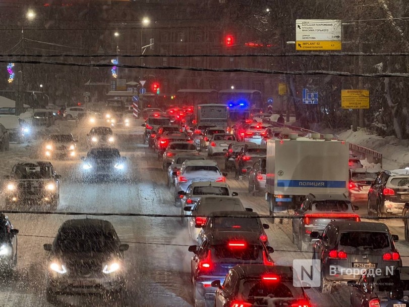 Огромные пробки образовались в Нижнем Новгороде вечером 5 февраля - фото 1
