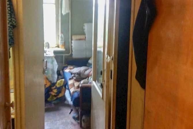 Соцсети: нижегородец забаррикадировался в квартире и пытался выпрыгнуть из окна - фото 1