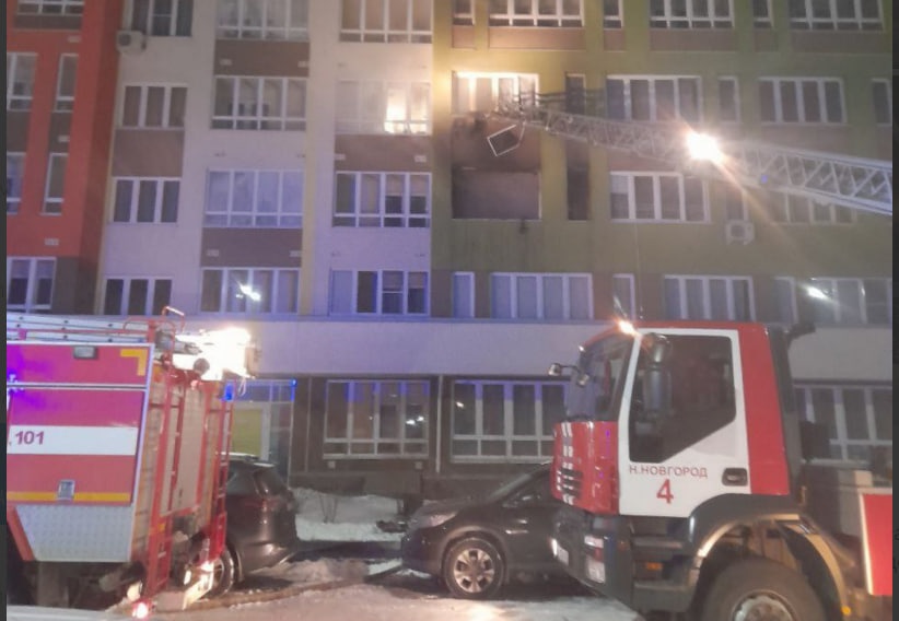 32 человек эвакуировали из горящего дома на улице Новокузнечихенской - фото 1