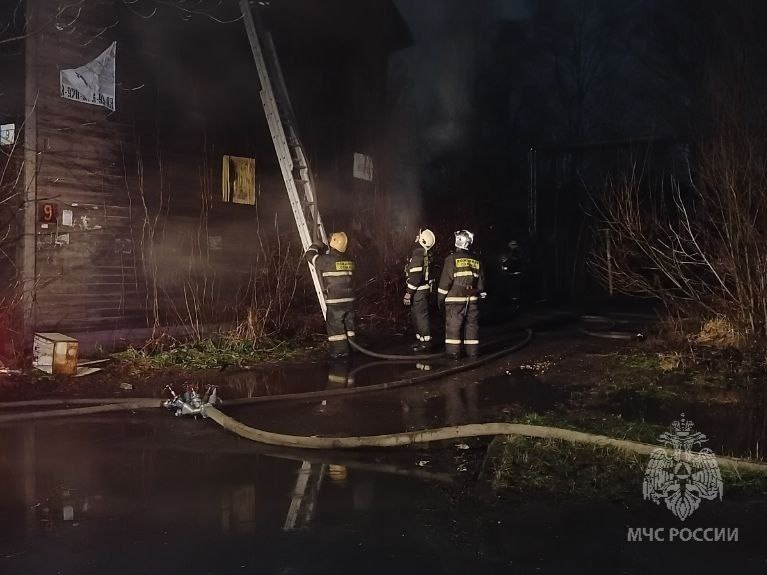 Многоквартирный дом сгорел в Нижнем Новгороде: есть пострадавший - фото 1