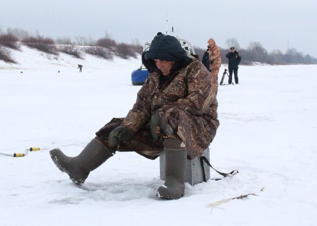 По тонкому льду: сотрудники нижегородской ГИМС предупредили рыбаков об опасности - фото 9