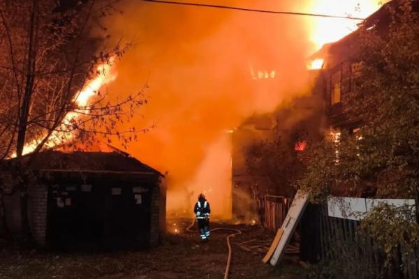 Многоквартирный дом подожгли в Нижнем Новгороде: восьмерых эвакуировали