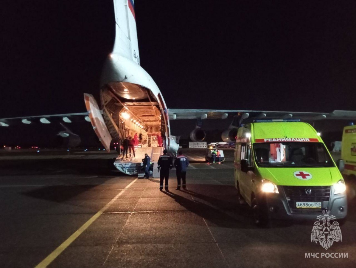Двоих пострадавших при взрыве челябинцев доставили спецбортом в Нижний Новгород - фото 1