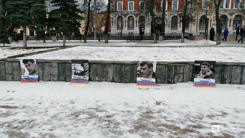 На митинге памяти Немцова собрались около 400 нижегородцев и выступил его однокурсник - фото 4