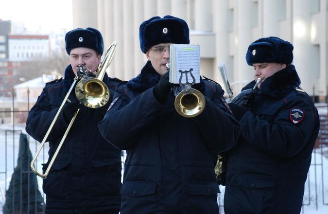Оркестр нижегородской полиции сделал музыкальный подарок женщинам (ФОТО, ВИДЕО) - фото 6