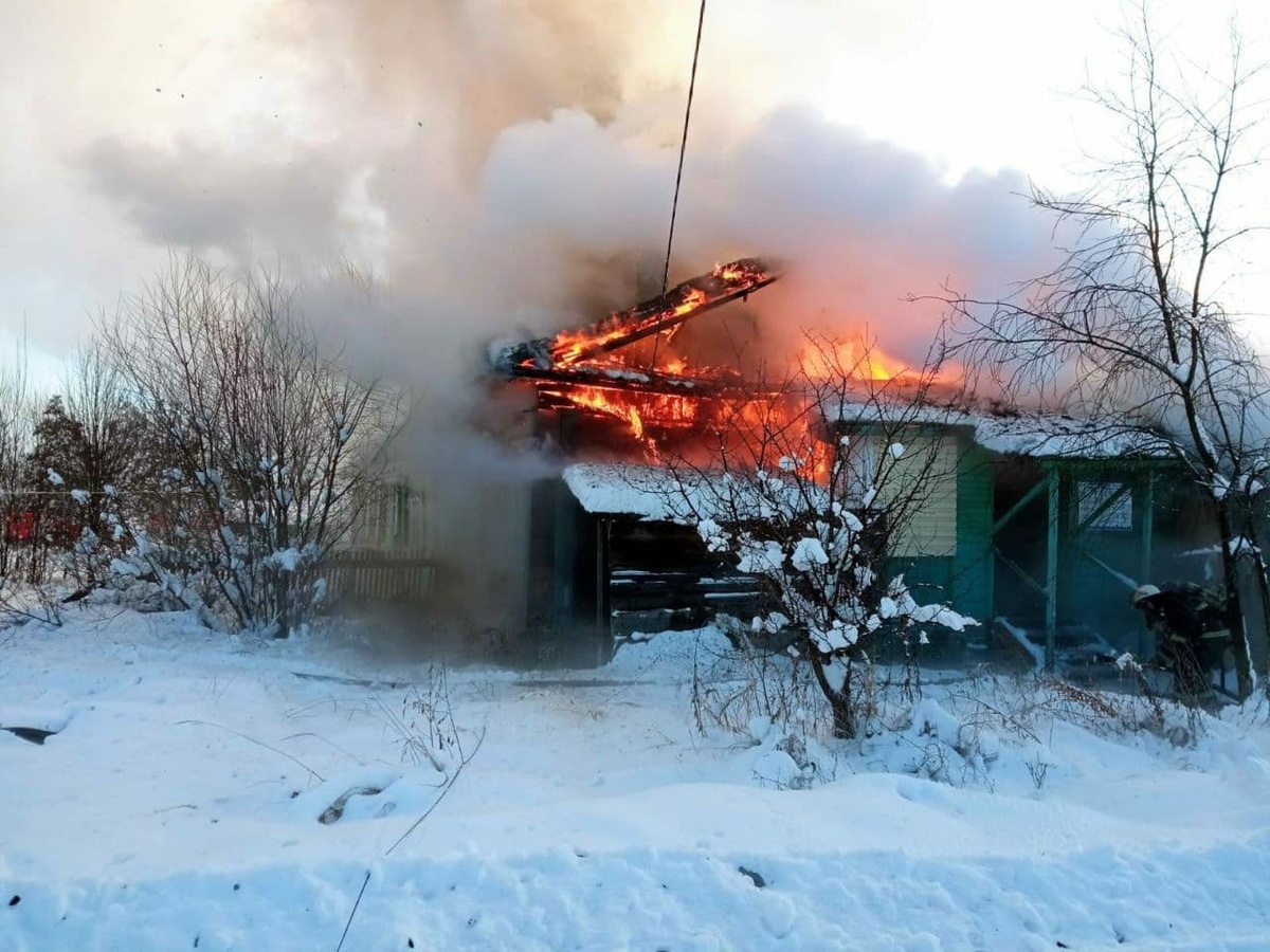 Восьмиквартирный дом загорелся в Семенове - фото 2