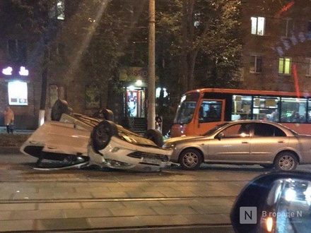 Семь автомобилей столкнулись на улице Бекетова в Нижнем Новгороде
