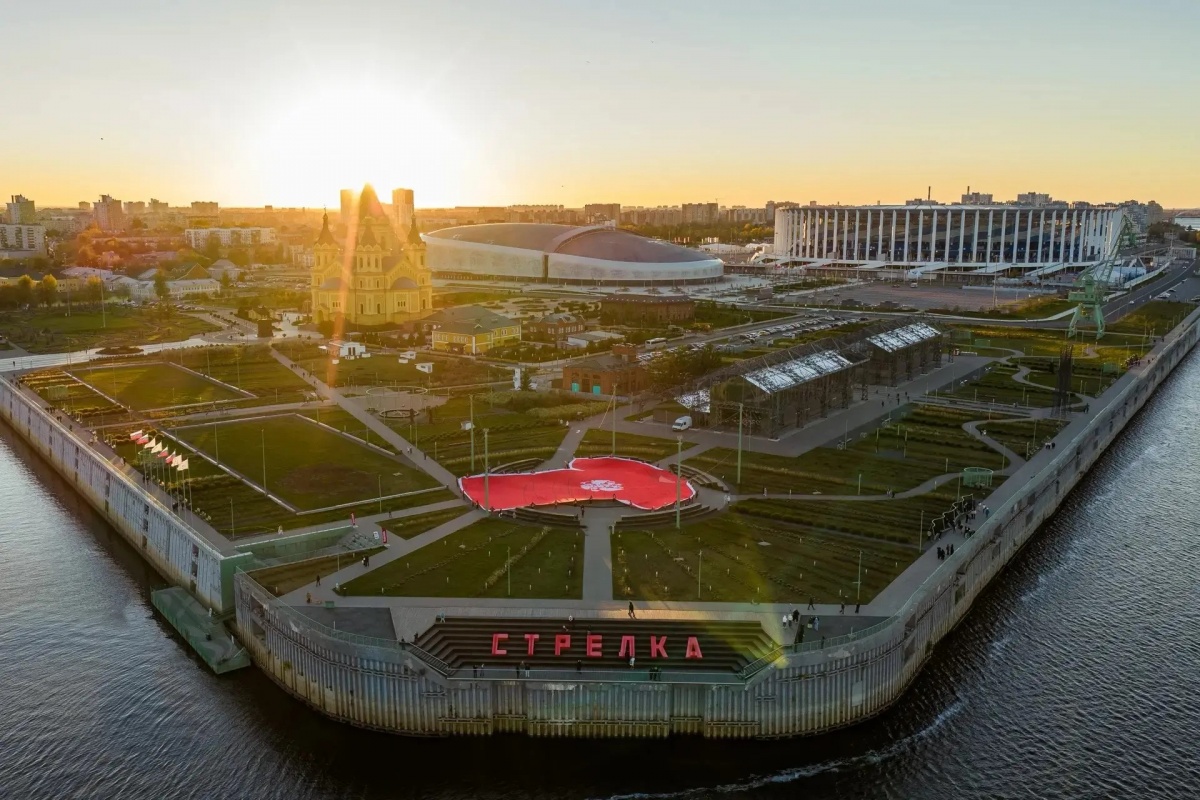 50-метровую футболку сборной России по футболу развернули на Стрелке - фото 1