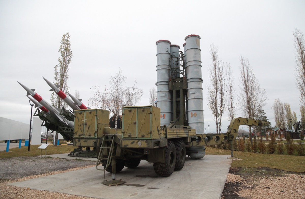 Ракетный комплекс С-300 установили в нижегородском парке Победы - фото 1