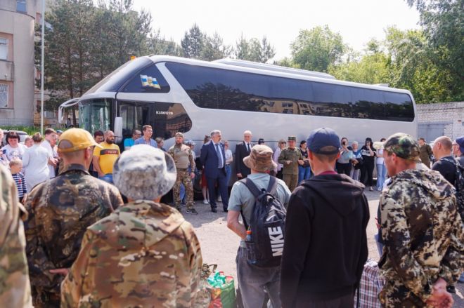 Два автобуса нижегородских добровольцев-контрактников отправились на подготовку к участию в СВО - фото 2