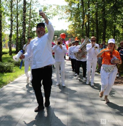 Попкорн и шаурма вышли на костюмированный парад фестиваля Ивлева в Нижнем Новгороде - фото 73