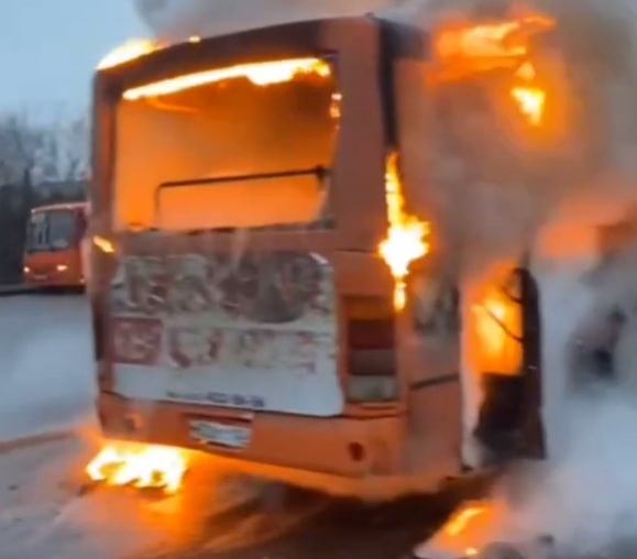 Маршрутка сгорела в Нижнем Новгороде - фото 1