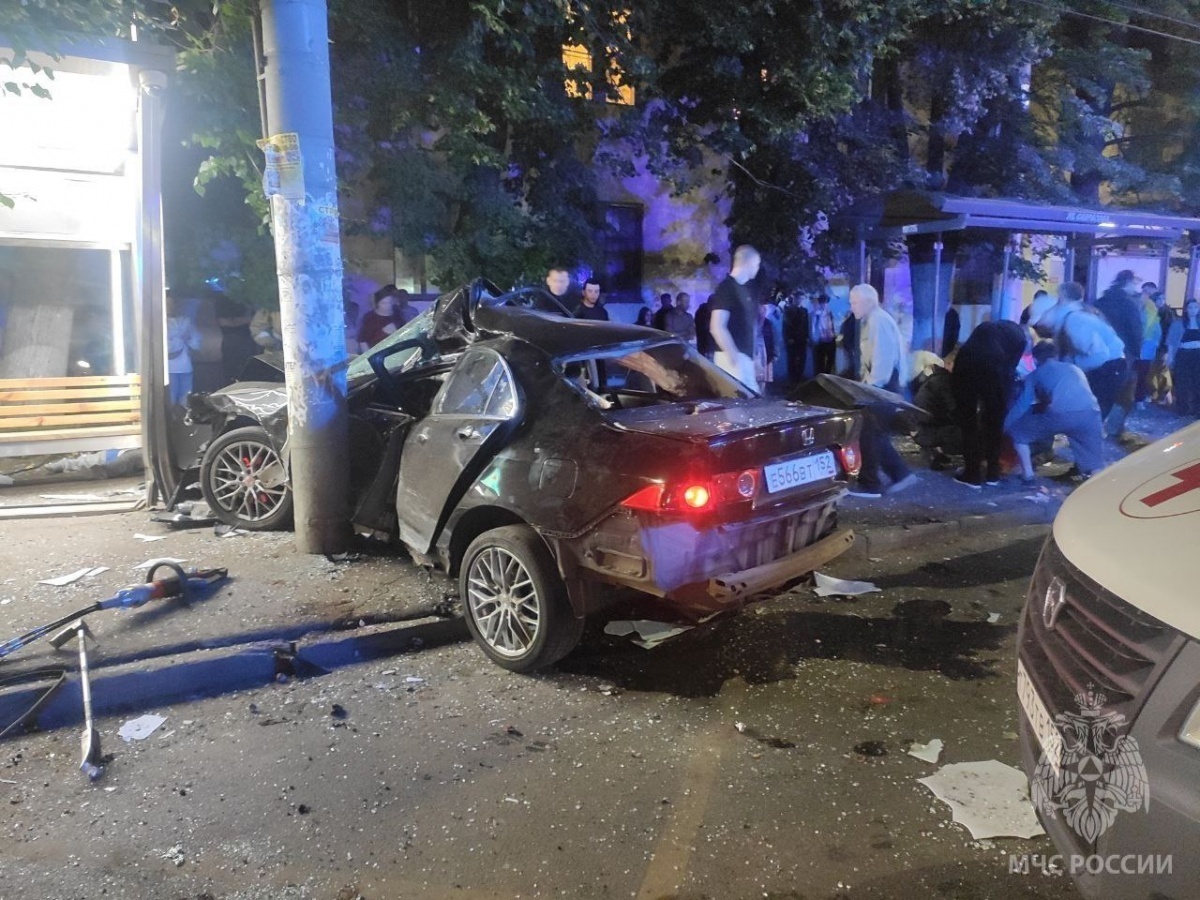 Виновника ДТП с погибшими на Бекетова отправили под домашний арест - фото 1