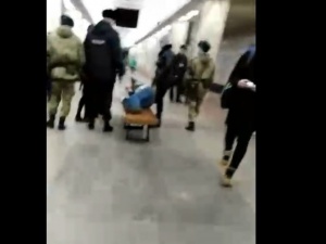Люди в масках пришли на помощь мужчине, которому стало плохо в нижегородском метро