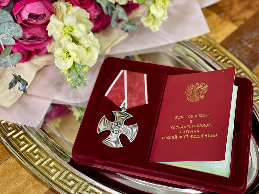 Вдове нижегородца Кирилла Дадашева, погибшего в СВО, вручили Орден Мужества - фото 1