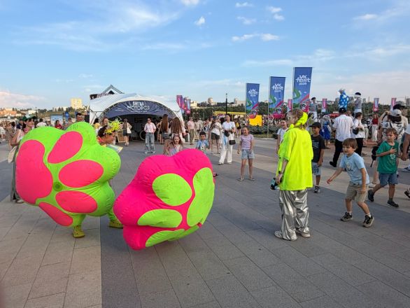 Первый, мощный, грандиозный: как прошел VK Fest в Нижнем Новгороде — репортаж - фото 80