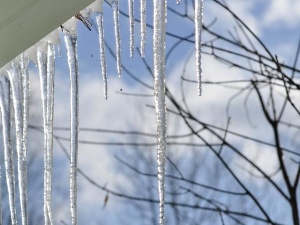 Нижегородцев просят сообщать об опасных сосульках