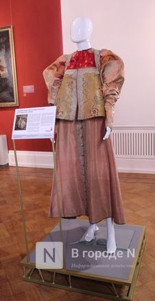 О чем рассказали платья: выставка костюмов с историей проходит в Нижнем Новгороде - фото 30