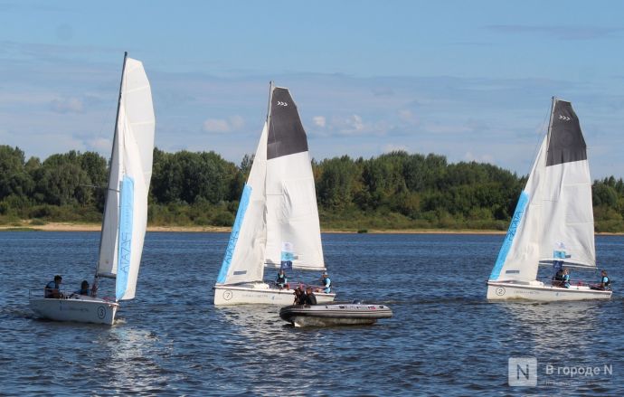 75 яхт и более 500 сапов вышли на Волгу в Нижнем Новгороде в День города - фото 96