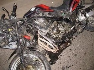 Два мотоцикла и гараж сгорели в Семенове