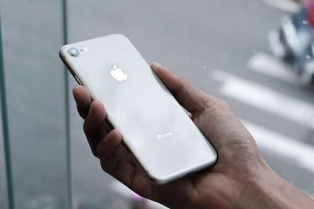 Apple продавала бракованные iPhone 8